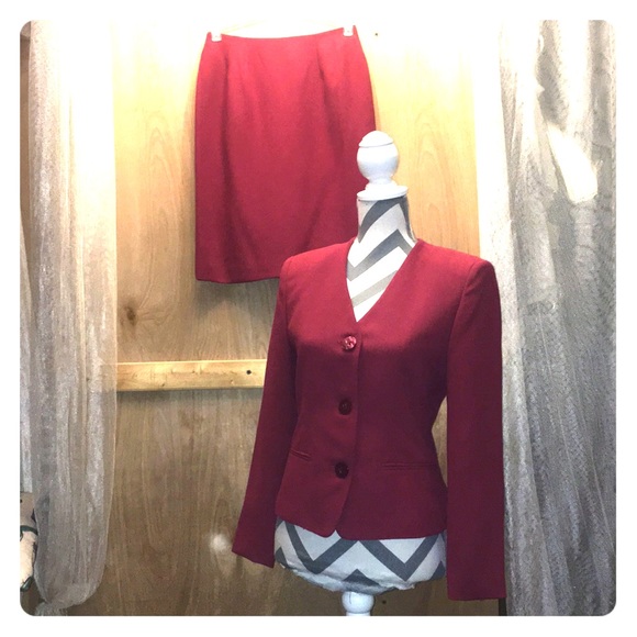 Valerie Stevens Petites 2pc suit cranberry 2P - Picture 2 of 9